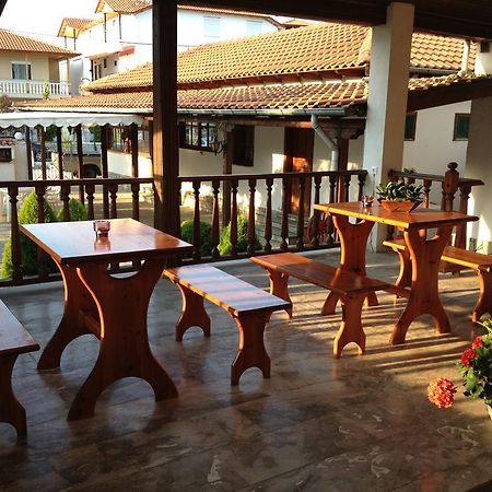 Menis Haus Apartamento Vrasná Exterior foto