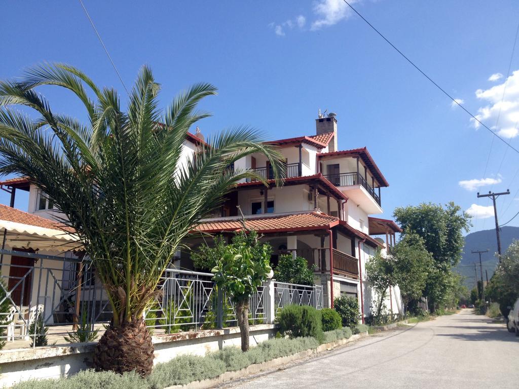 Menis Haus Apartamento Vrasná Exterior foto
