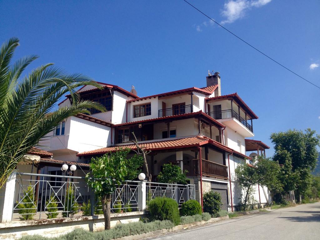 Menis Haus Apartamento Vrasná Exterior foto