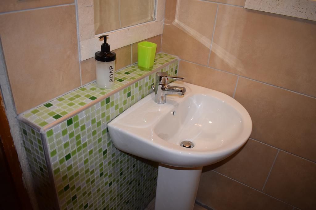 Menis Haus Apartamento Vrasná Exterior foto
